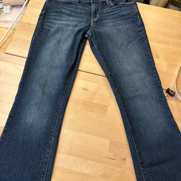 Denizen by Levi's Modern Bootcut Jeans, size 8, medium wash, excellent condition - Picture 7 of 11